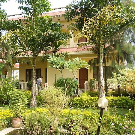Hotel Rainforest Sauraha Ngoại thất bức ảnh