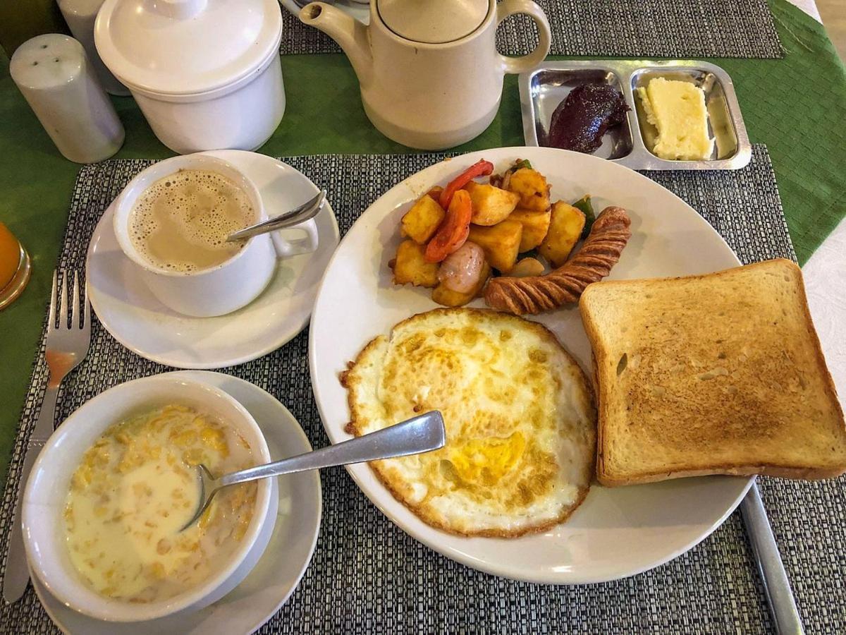 Hotel Rainforest Sauraha Ngoại thất bức ảnh