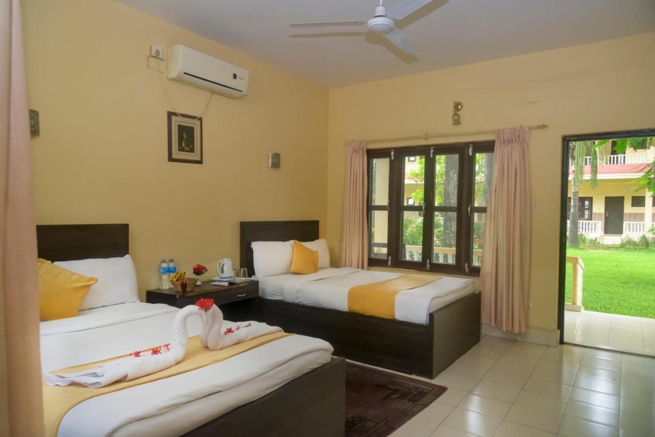 Hotel Rainforest Sauraha Ngoại thất bức ảnh