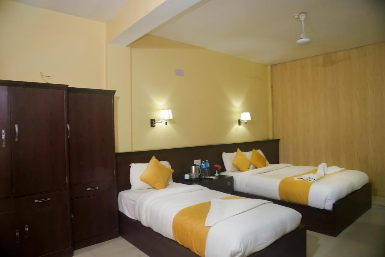 Hotel Rainforest Sauraha Ngoại thất bức ảnh
