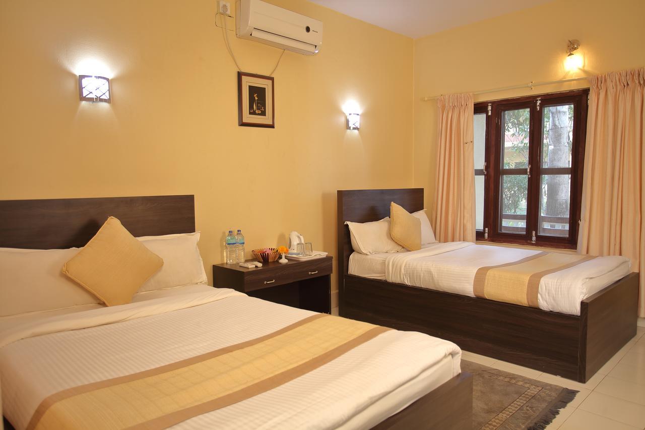 Hotel Rainforest Sauraha Ngoại thất bức ảnh