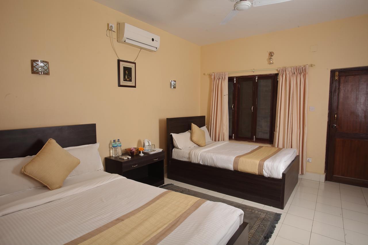 Hotel Rainforest Sauraha Ngoại thất bức ảnh