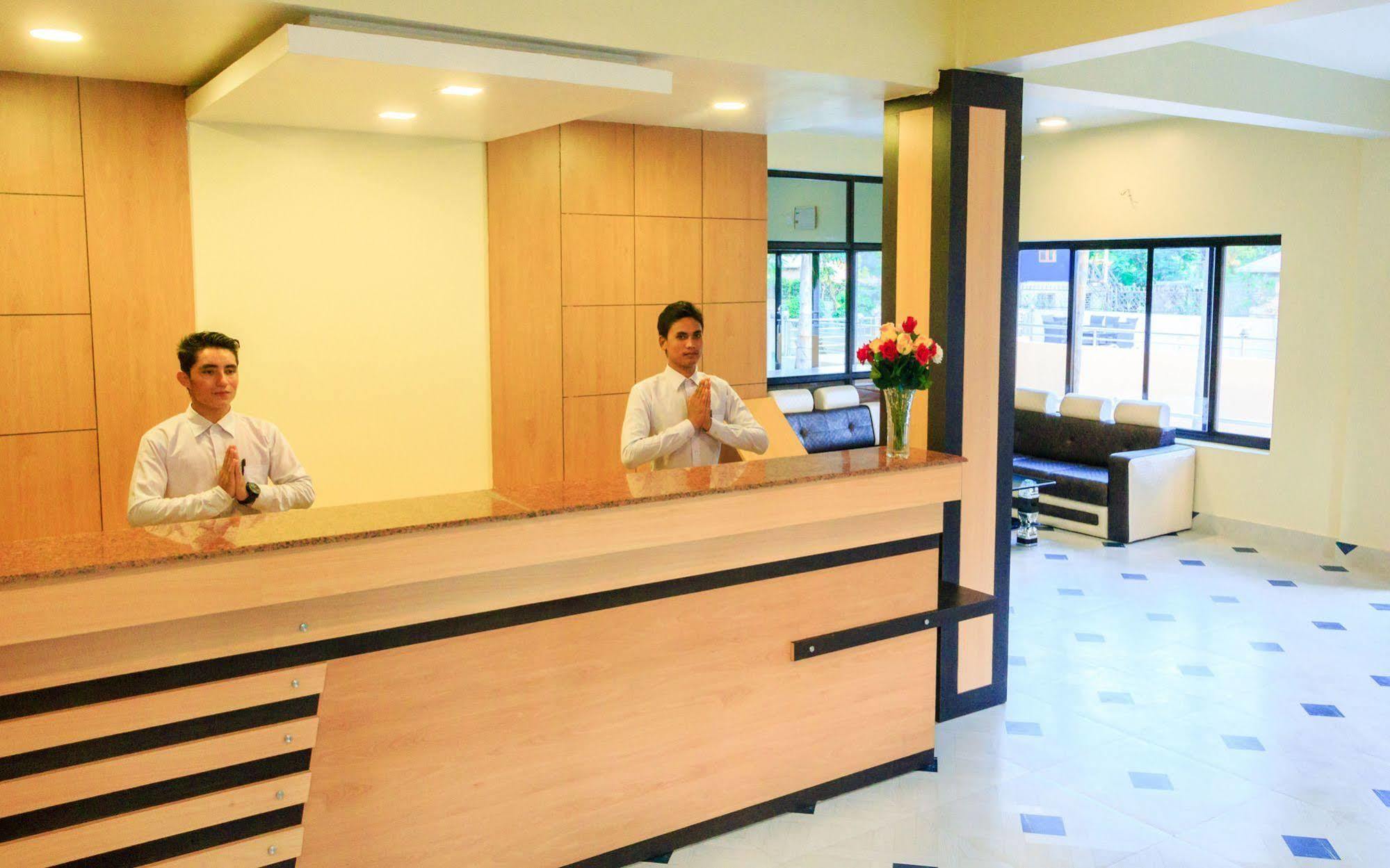 Hotel Rainforest Sauraha Ngoại thất bức ảnh