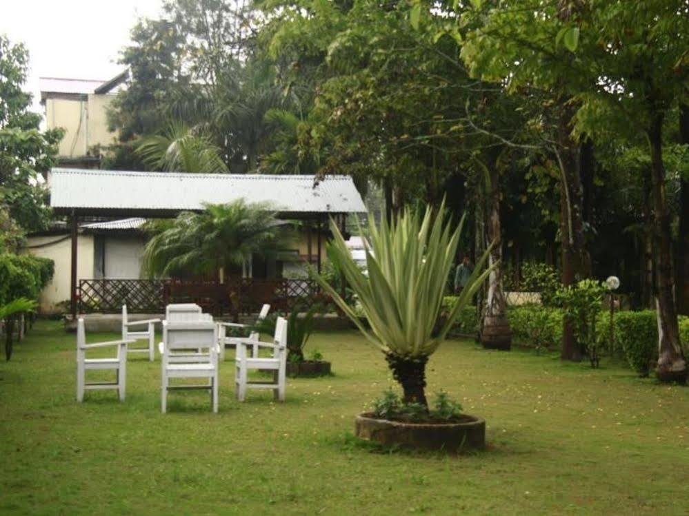 Hotel Rainforest Sauraha Ngoại thất bức ảnh
