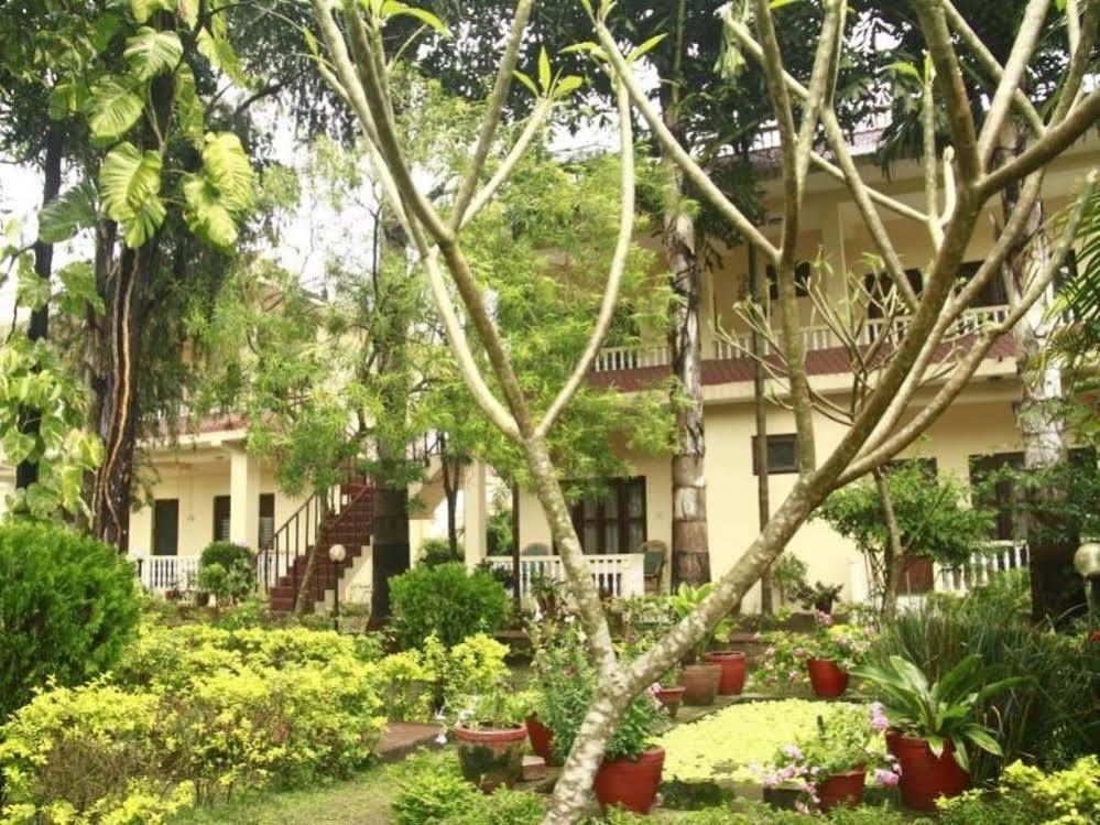 Hotel Rainforest Sauraha Ngoại thất bức ảnh