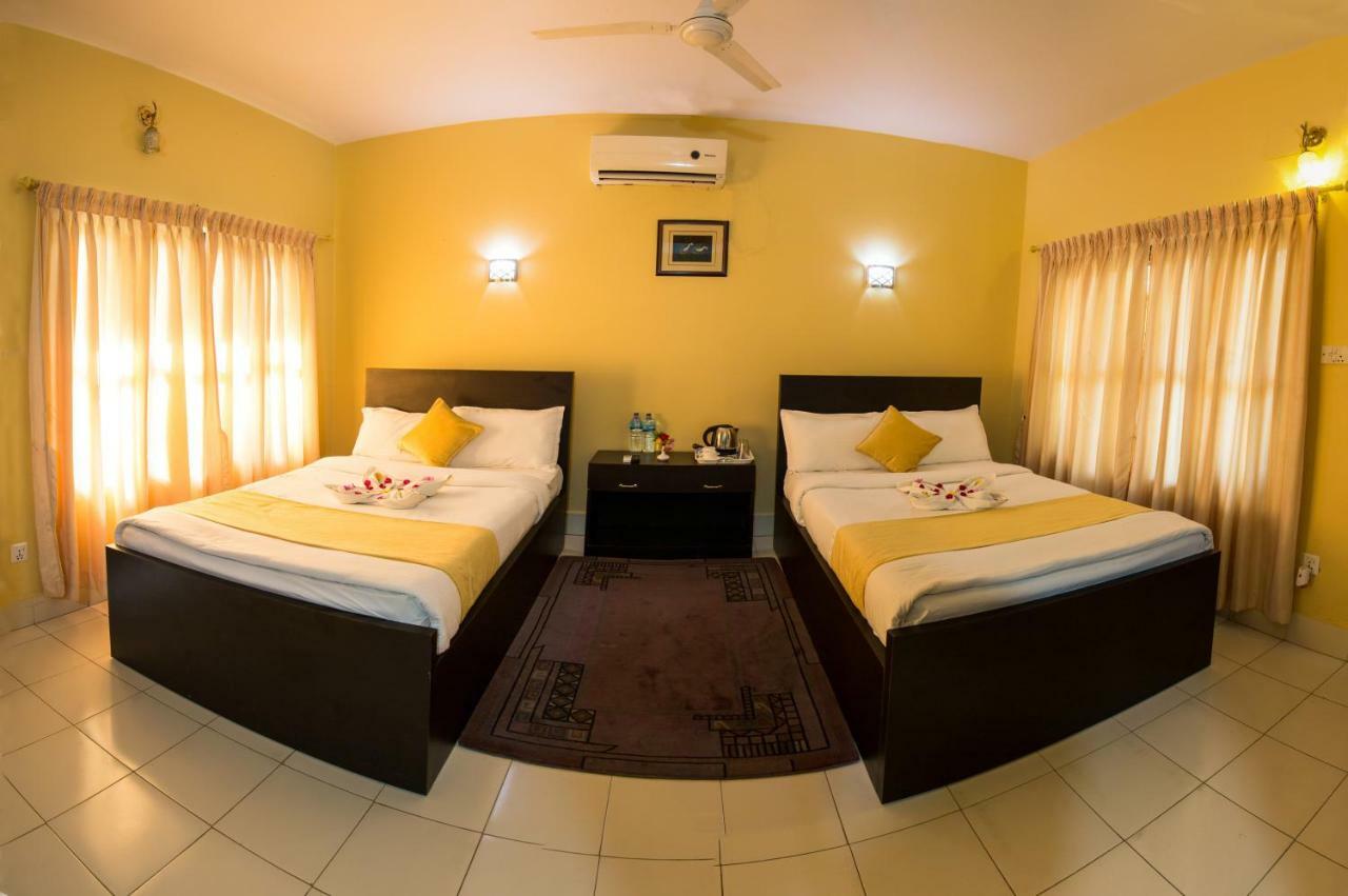 Hotel Rainforest Sauraha Ngoại thất bức ảnh