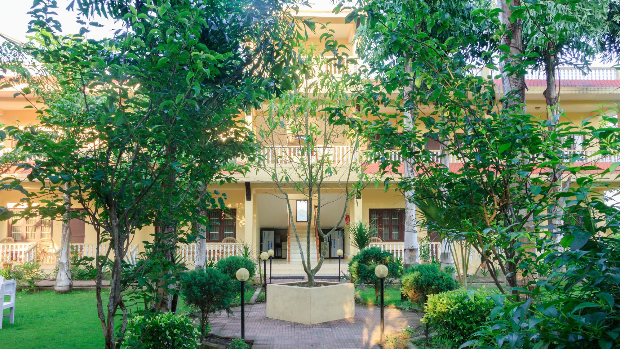 Hotel Rainforest Sauraha Ngoại thất bức ảnh